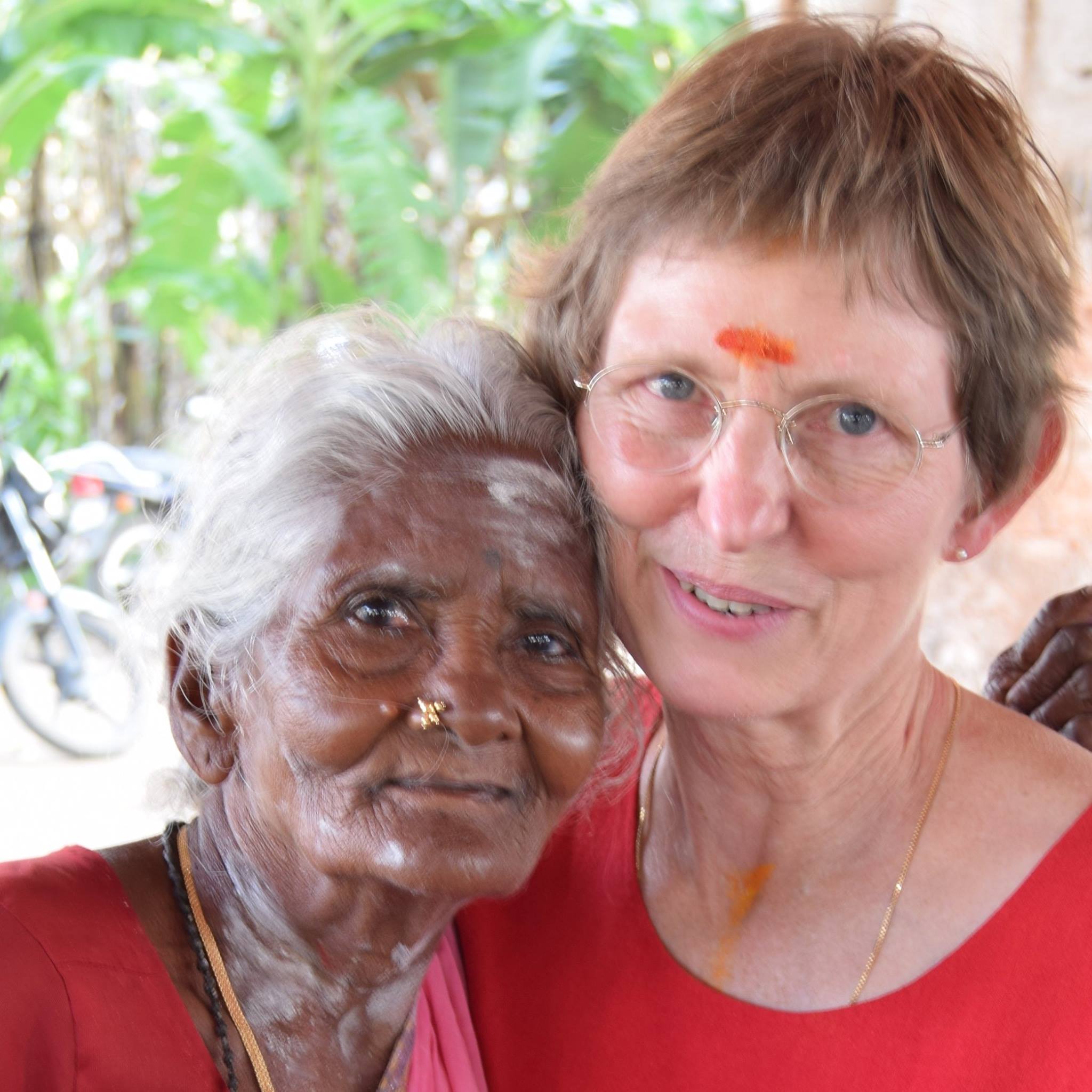 RSWR General Secretary Jacqueline Stillwell with a woman in India